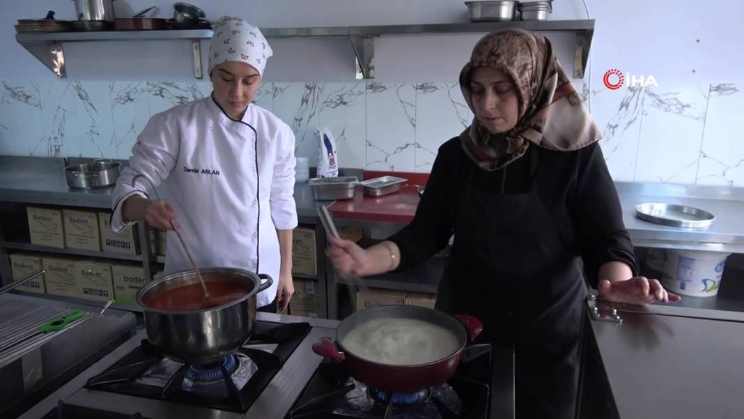 Yutulan çorba olur mu? Evet, Türkiye'de olur! Bu yöresel çorbayı ilk kez görenler şaşıp kalıyor 15